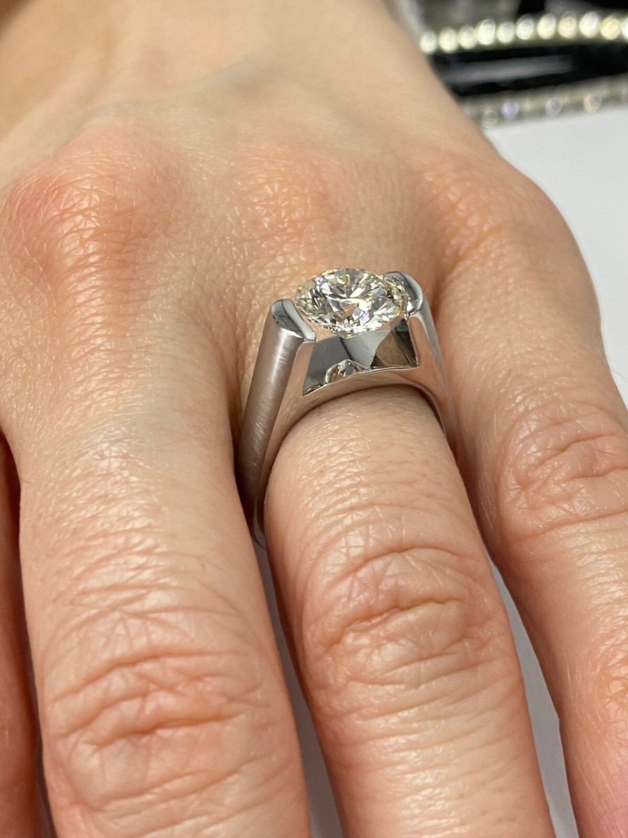 STUART MOORE 950 Platinum Engagement Solitaire Ring Suspension