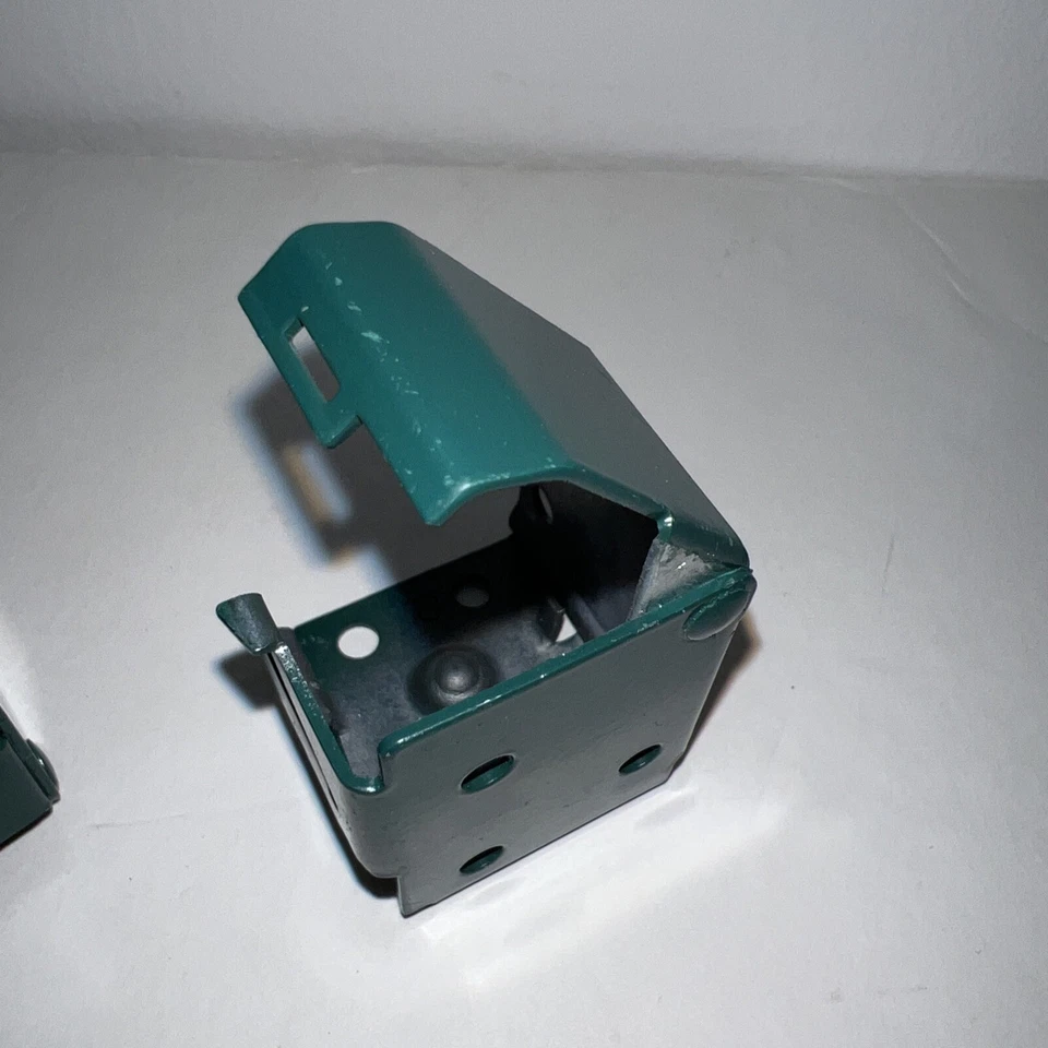 Hunter Douglas 1" Mini Blind Brackets Green - Image 4 of 4