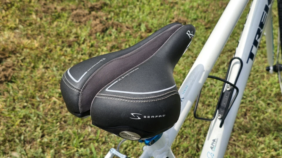 Trek 7.2 Women’s 13" Special Design Hybrid Mountain Bike W/ accessories - NEW!  - Image 3 of 4