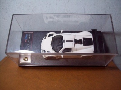 1/43 Kyosho Frontiart F2009 Gumbert Apollo S 2008 in white/black Nr 54/300