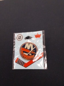 New York Islanders NHL Hockey Lapel pin ~ Aminico 
