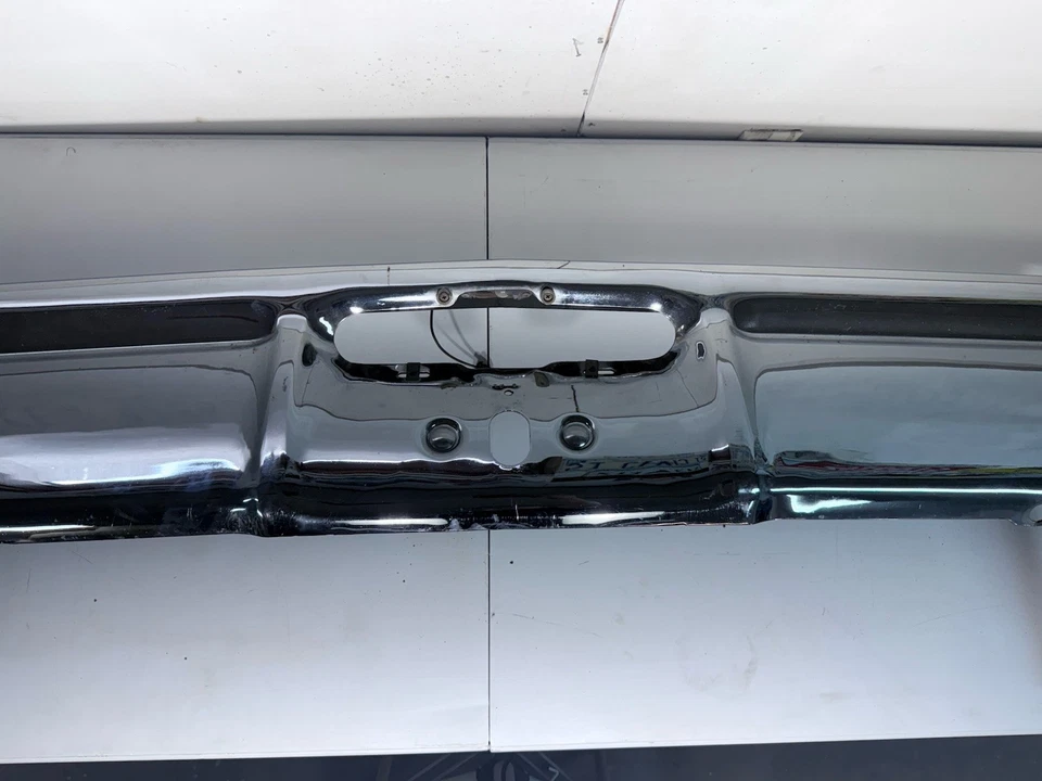 Pontiac Catalina Grand Prix Parisienne 1962 núcleo de parachoques trasero OEM usado Foto 4 de 4