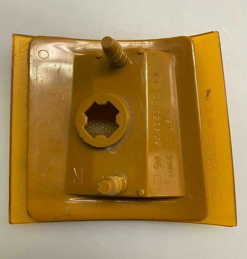 94-98 CHEVROLET MARKER LIGHT P/N 16519356 RIGHT SILVERADO/TAHOE/SUBURBAN OEM - Image 2 of 4