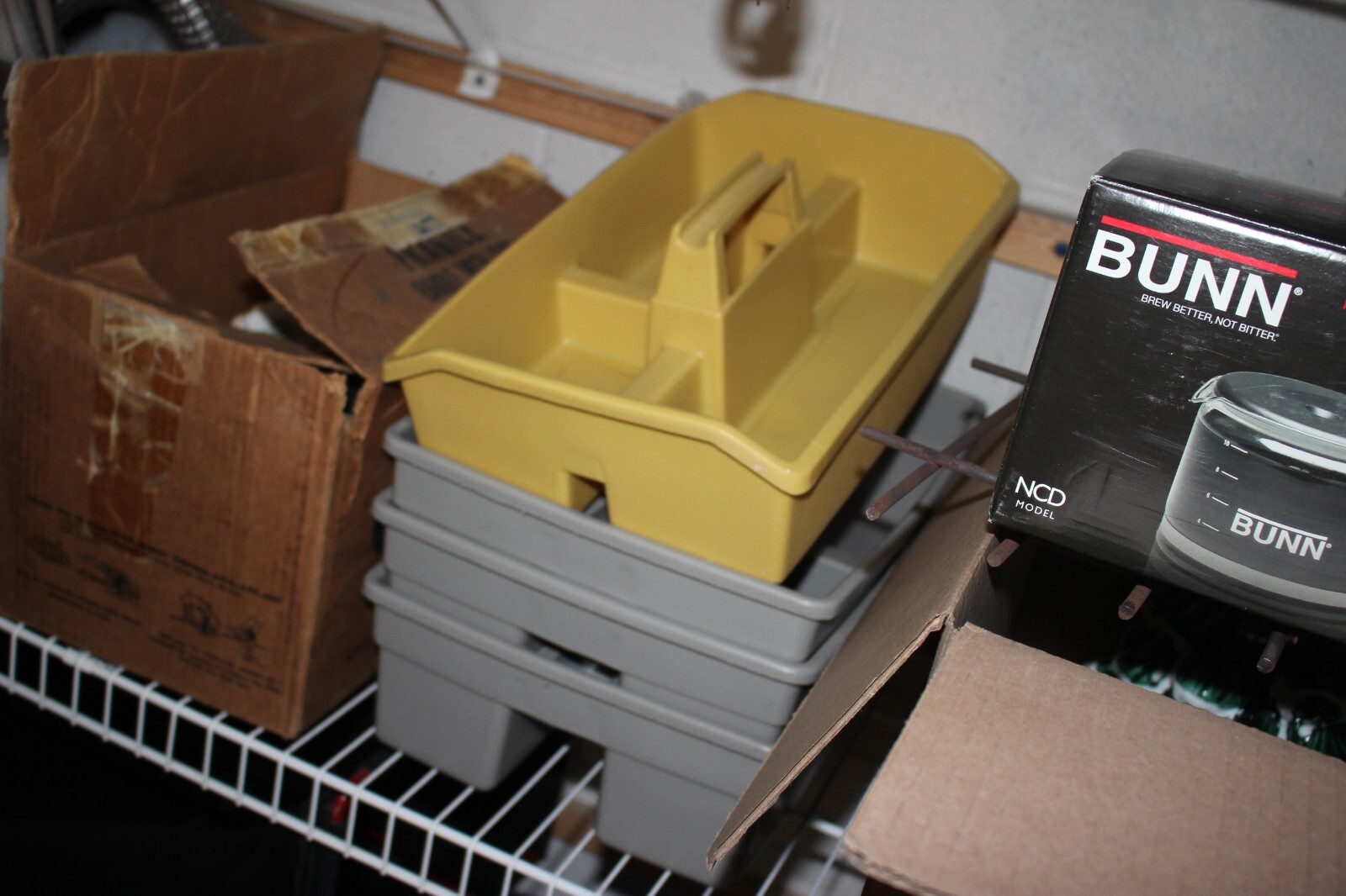 Yellow Rubbermaid 3153 Divided Storage Roughneck Carry Cleaning Craft Part Caddy