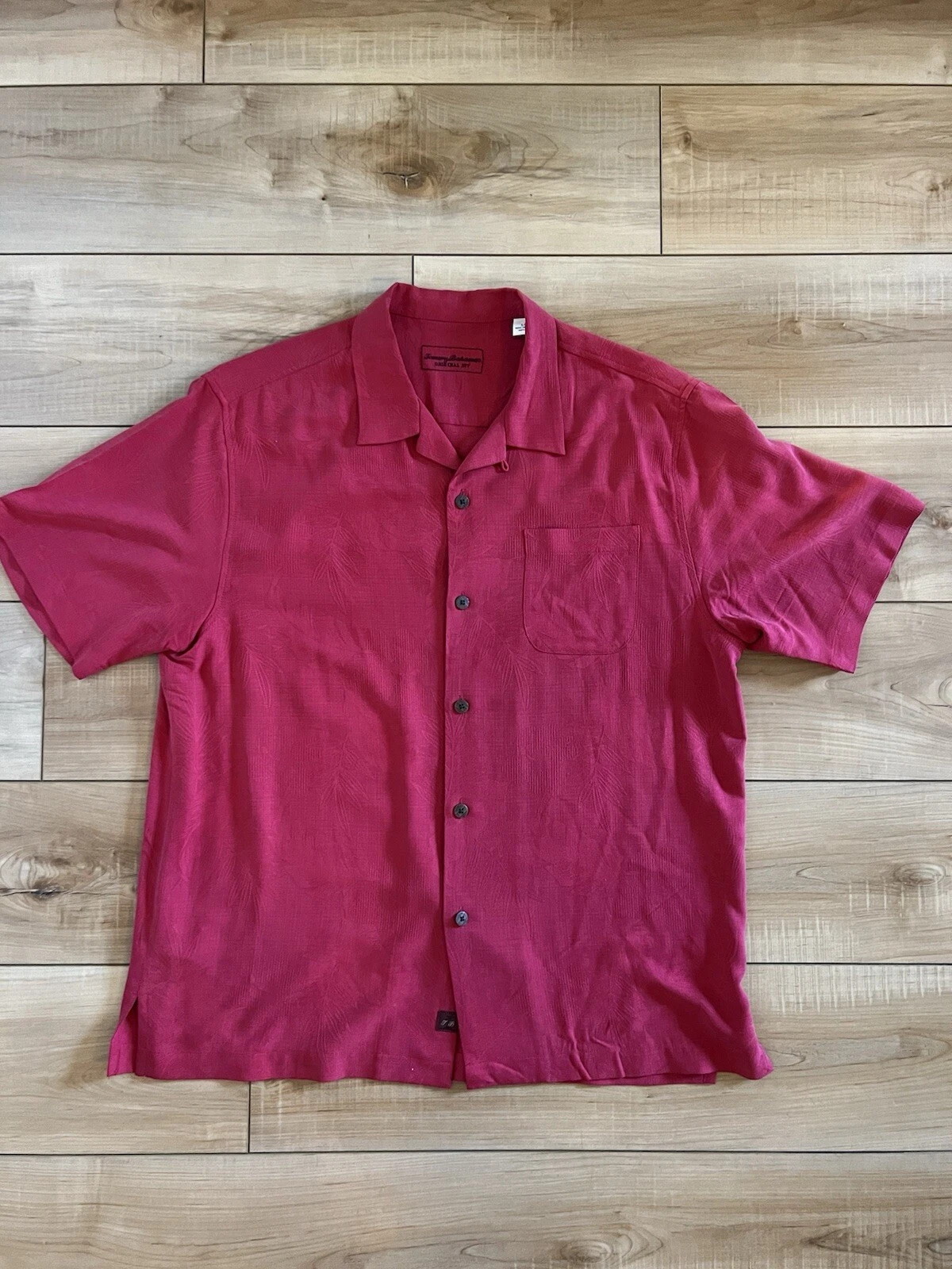 Tommy Bahama Button Up Shirt Original Fit Red 100% Silk Size Large Leaves EUC