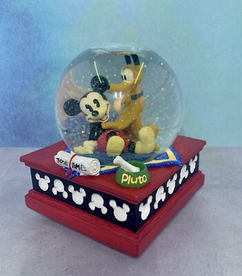 DISNEY Store MICKEY & PLUTO ''Best Friends  Toon Town MUSICAL SNOW GLOBE  