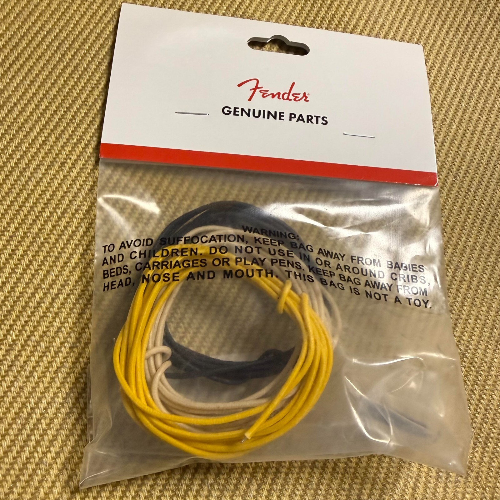 099-0846-005 Fender Pure Vintage Cloth Wire, 22 AWG, Black, White, Yellow, 5'
