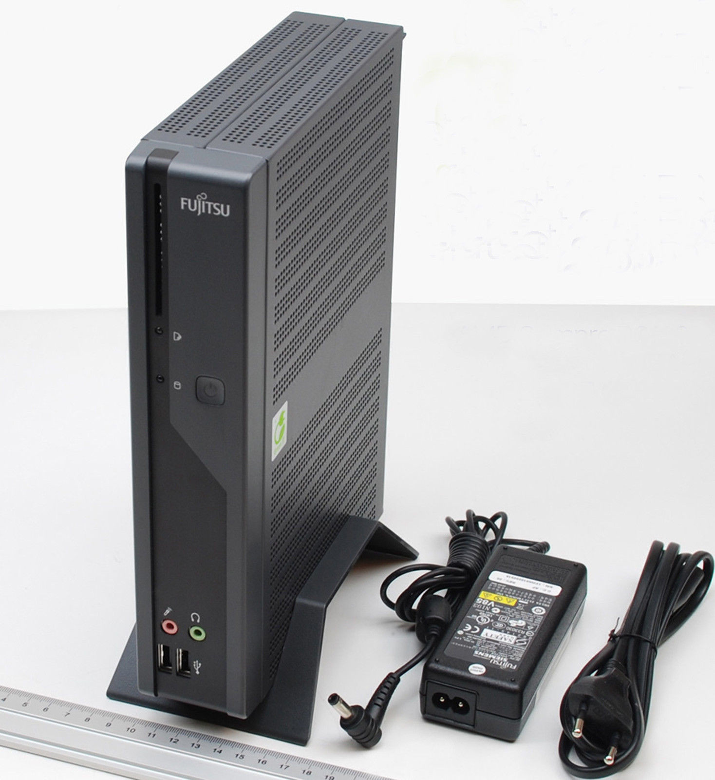 FSC Futro S550 with 40 GB IDE HDD 512MB RAM 2x RS232 PCI Slot CPU AMD 2100& TC55