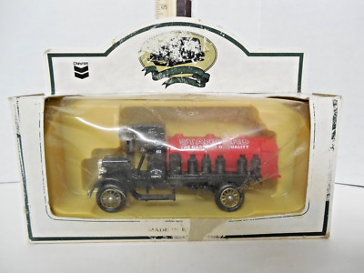 Days Gone Chevron Red Crown 1927 Gasoline Truck Standard Oil Die Cast In Box