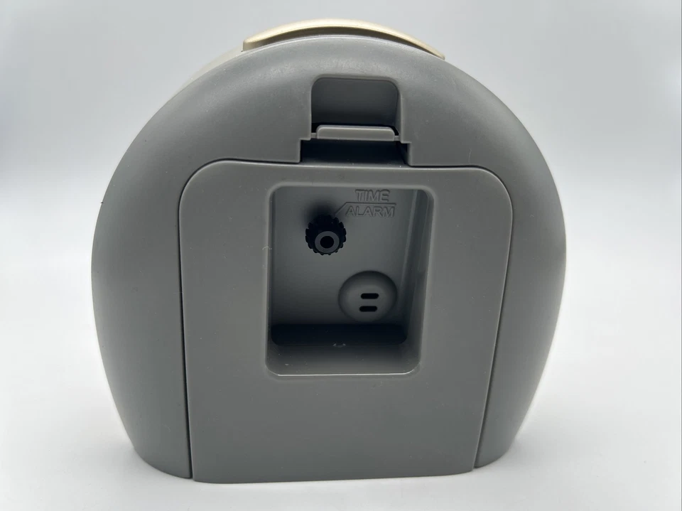 KR888S Seiko Reloj Despertador Funciona con Pilas Iluminación Automática Analógico Foto 2 de 4