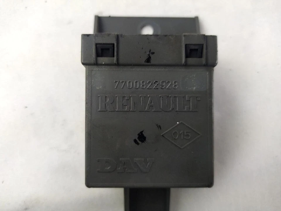7700822928 CENTRALINA CHIUSURA CENTRALIZZATA RENAULT TRAFIC 1.9 D 74KW 6M 2P (20 - Immagine 3 di 4