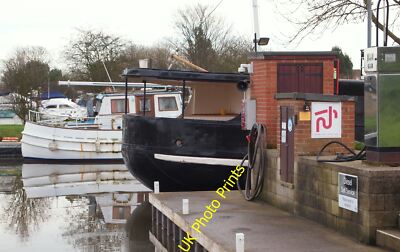 Photo 12x8 Farndon, Notts. Farndon/SK7752 Potential customers are require c2016