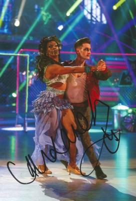 MUSIK/X-FAKTOR: ALEXANDRA BURKE SIGNIERT 6x4 ACTIONFOTO + COA