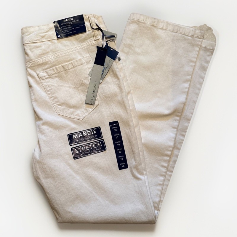 NWT ~ BANDOLINO "Mandie" Women's Straight Stretch Jeans CREAM ~ Size 10