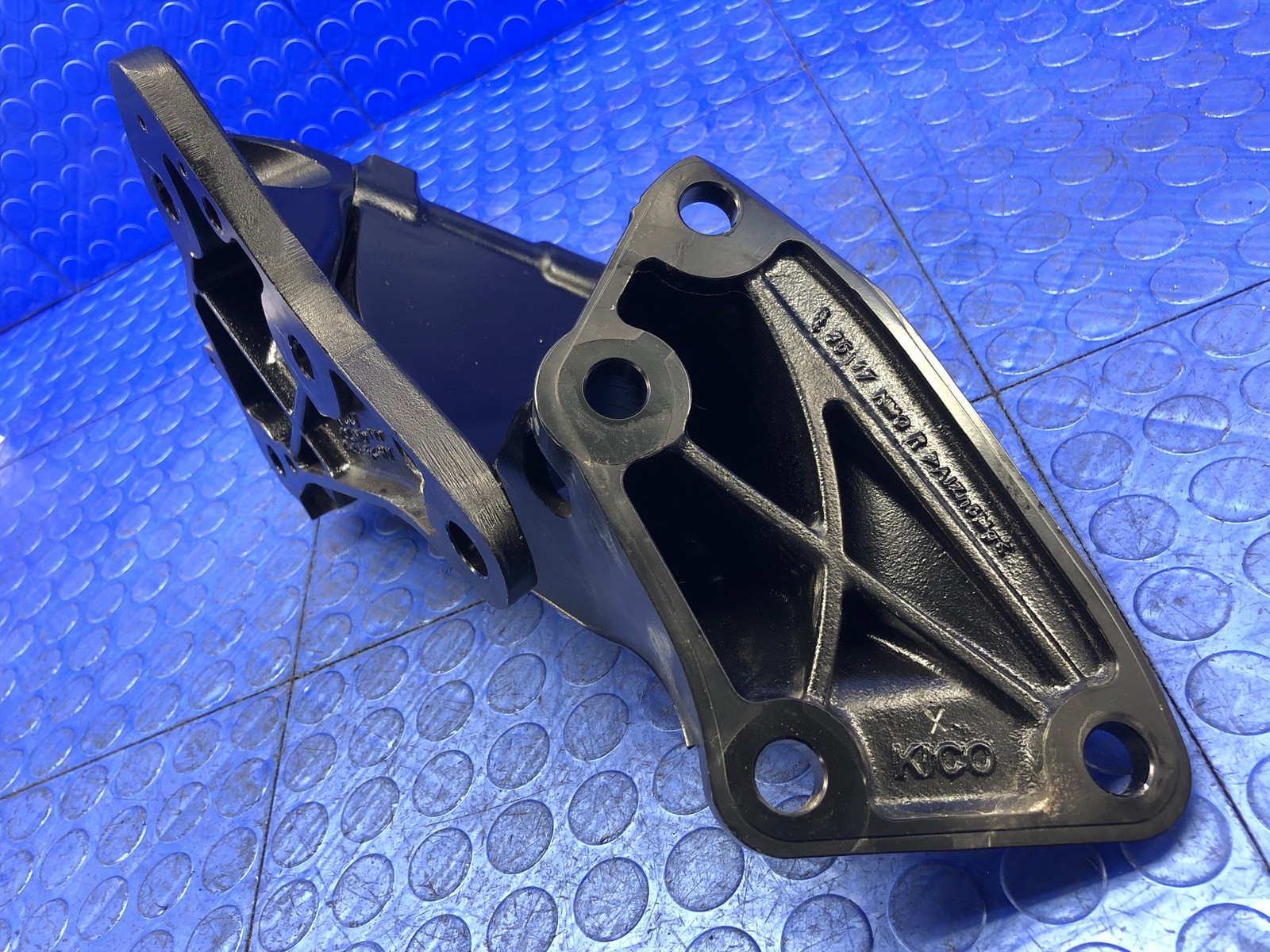 2016 2017 2018 2019 2020 2021 MCLAREN 570S OEM FRONT RIGHT SIDE DOOR HINGE