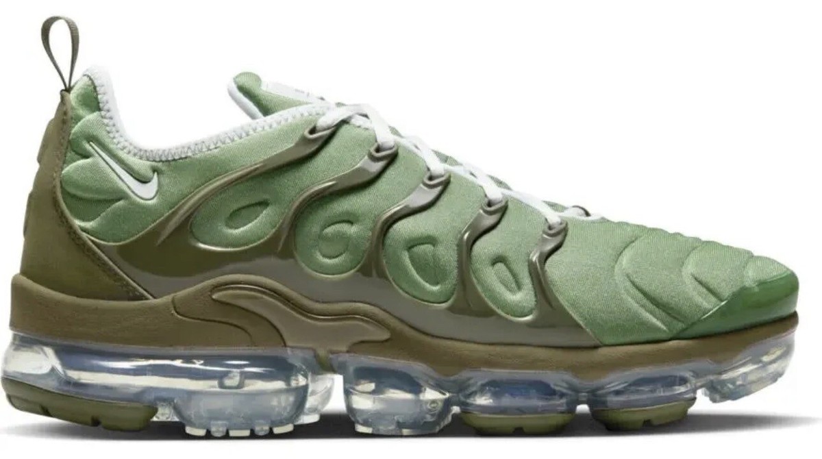 all green nike vapormax