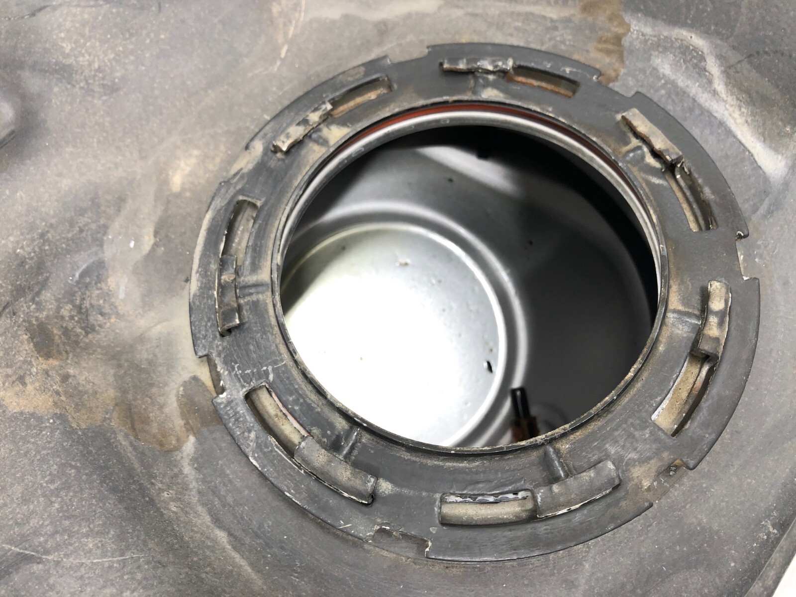 2014-2017 MASERATI GHIBLI FUEL GAS TANK RESERVOIR OEM.