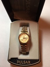 Womens Ladies Pulsar day date gold tone quartz watch V783-003L in box manual