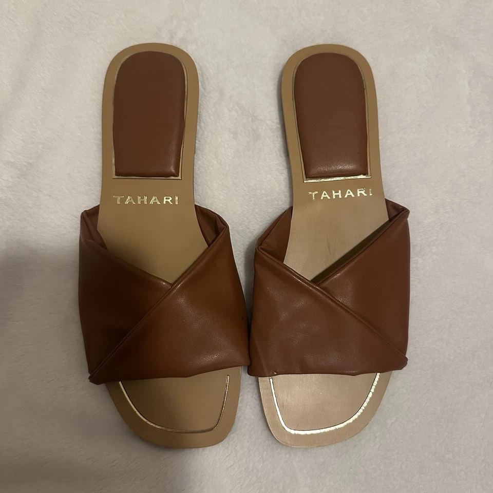 Sandalias Tahari marrón toboganes Foto 2 de 4