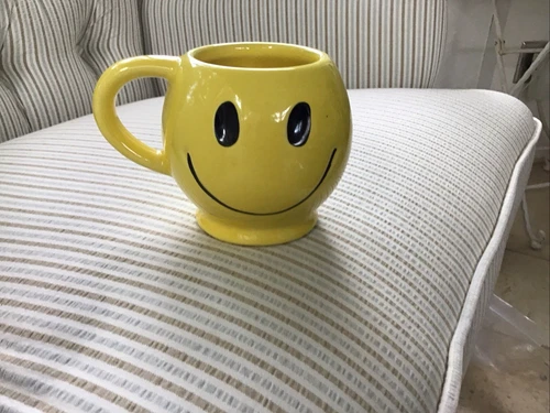 Vintage ~1970's  McCoy Pottery Ceramic Yellow Smiley Happy Face Mug Coffee Cup