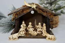 VTG Nativity Christmas Manger Scene Figures Made In Italy W/ Creche 8 Pieces