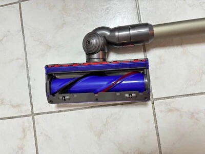 Dyson V8