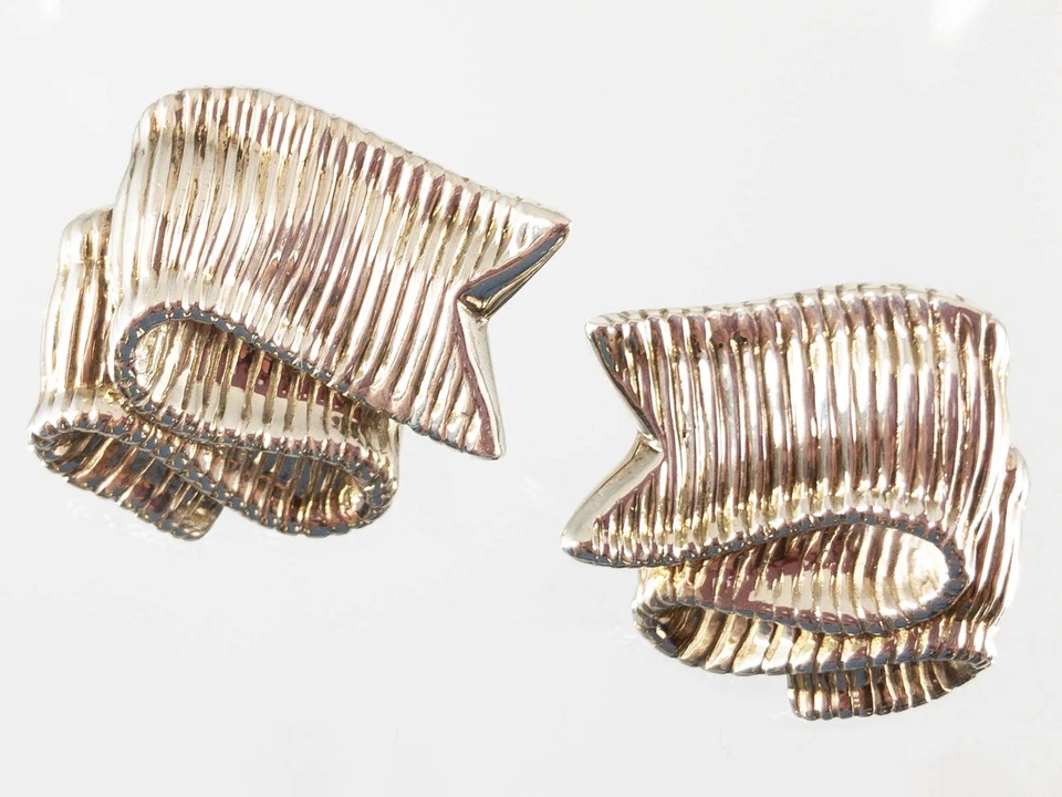 Pendientes de cinta de plata de ley 1988 de Angela Cummings de Bergdorf Goodman NY Foto 3 de 4