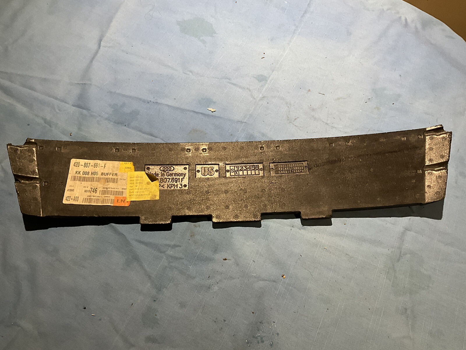 2008-15 AUDI R8 FRONT BUMPER BUFFER 420807691F
