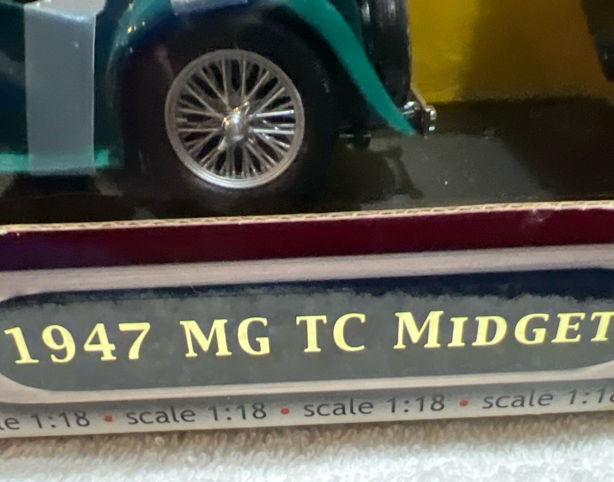 Miniature MG TC 1/18 Yat Ming Midget Verte RHD 1947 Verdeck Couché Avec