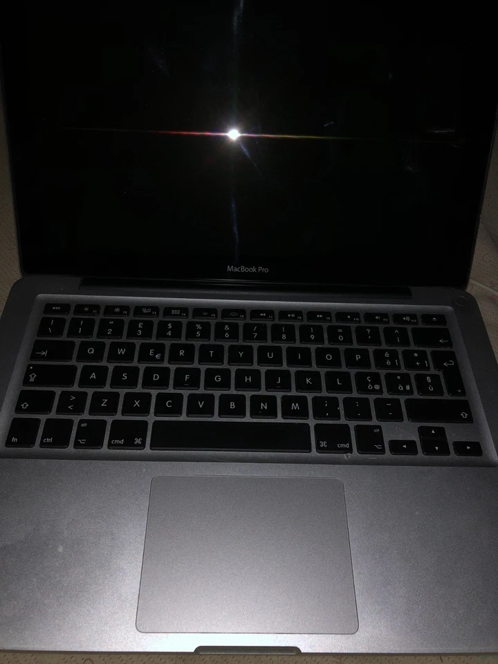 MacBook Pro 13 inch Silver, foto 2 di 2