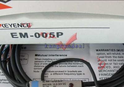 ONE KEYENCE EM-005P Proximity sensor NEW