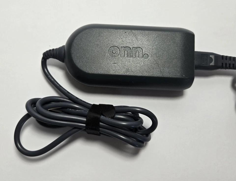 Cargador universal para computadora portátil Onn ADS-650I-19A-2 19065E adaptador de fuente de alimentación Foto 2 de 4