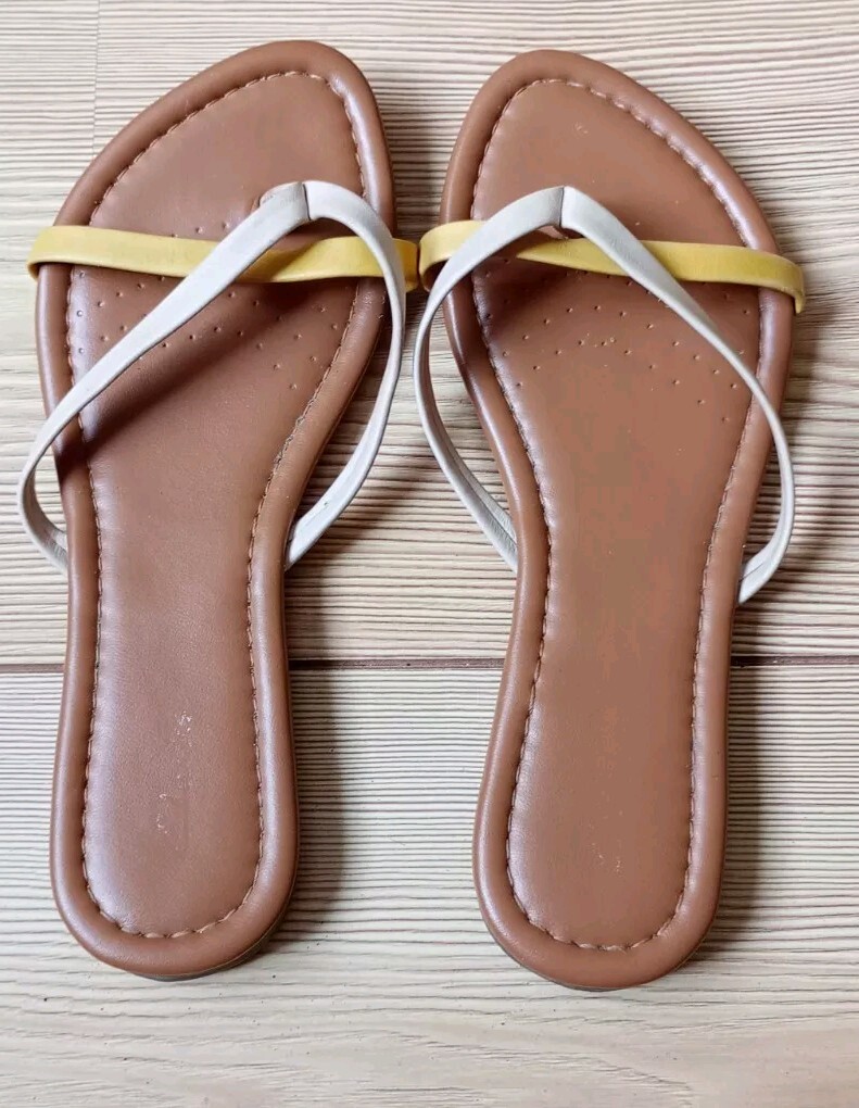 Woman's Clarks Flip Flops/ Thong Sandals Size 3D UK - Main Image