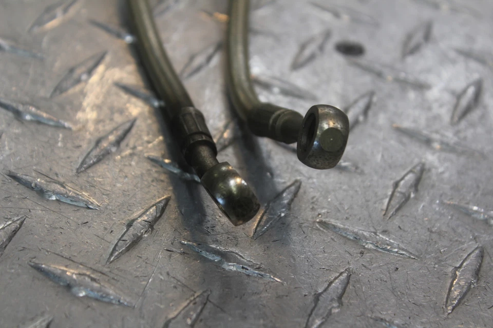 2003 SUZUKI GSXR1000 FRONT BRAKE CALIPER HOSES LINES - Image 2 of 4