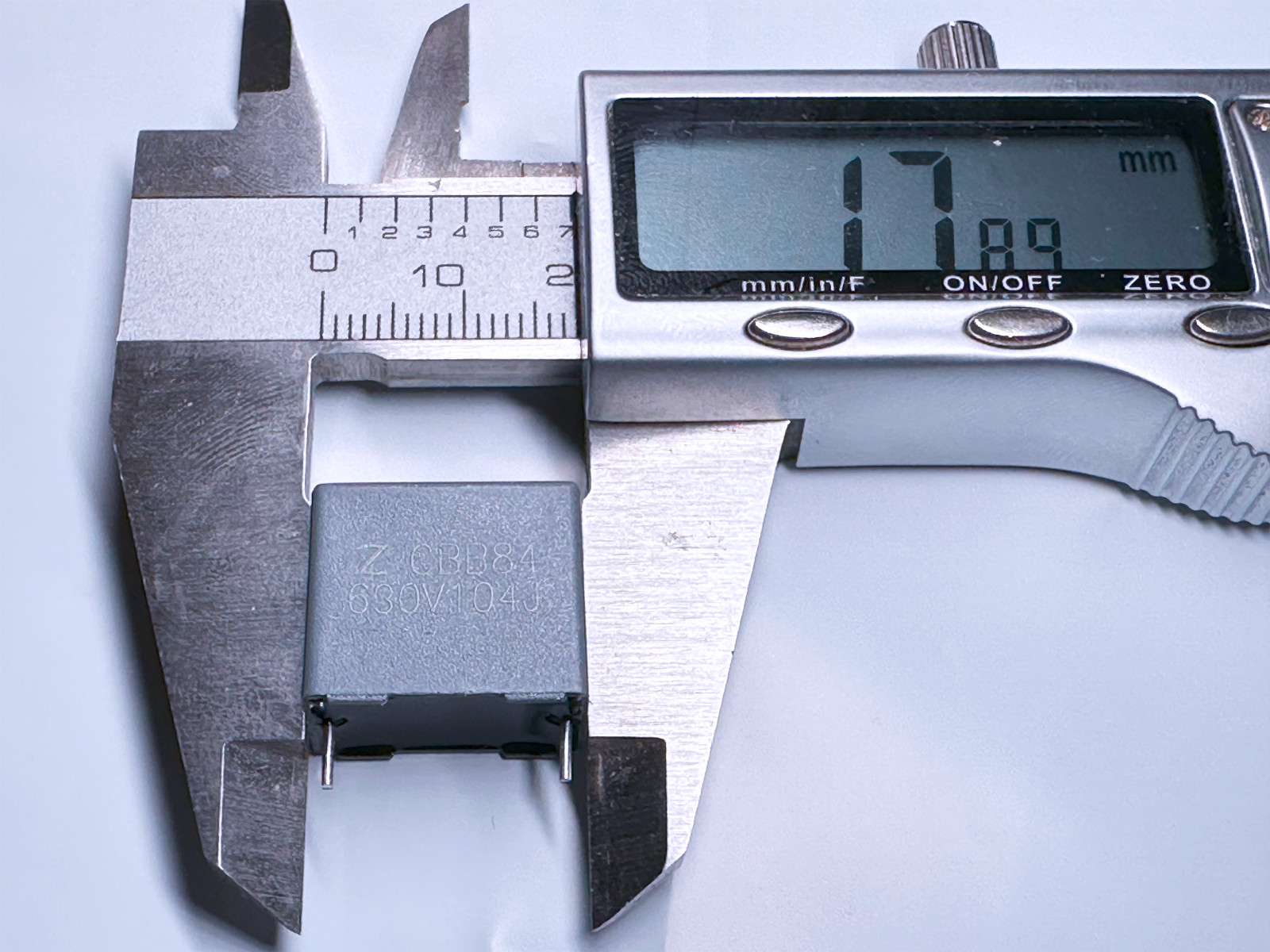 New Box 800PCS CBB84 630V104J 0.1uF 630V 5% 100nF PP Film Capacitor P:15mm