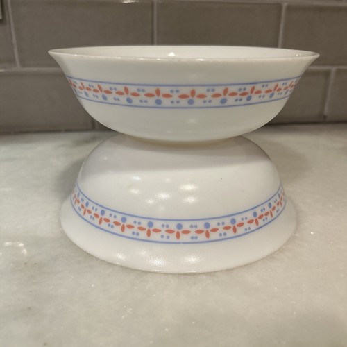Charming and Rare Vintage ARCOPAL Hearts 'N Geese Pair Of Bowls - Picture 4 of 4