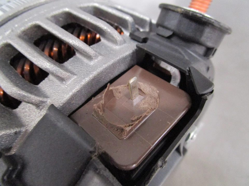 全新 带 DMG 电装发电机 2017 - 2019 2.0L 升 阿尔法罗密欧 104211-0690 菲亚特兰西亚 — 第 3/3 张图片