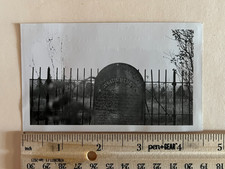 SNAPSHOT PHOTO *MANASSAS BATTLEFIELD * BULL RUN * JUDITH HENRY GRAVE * 1946