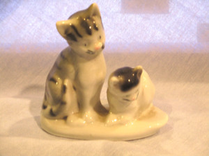 CAT vintage LIPPELSDORF Blue CROWN  Porcelain  GDR  East Germany   # 2051  nice