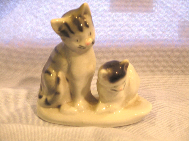 CAT vintage LIPPELSDORF Blue CROWN  Porcelain  GDR  East Germany   # 2051  nice