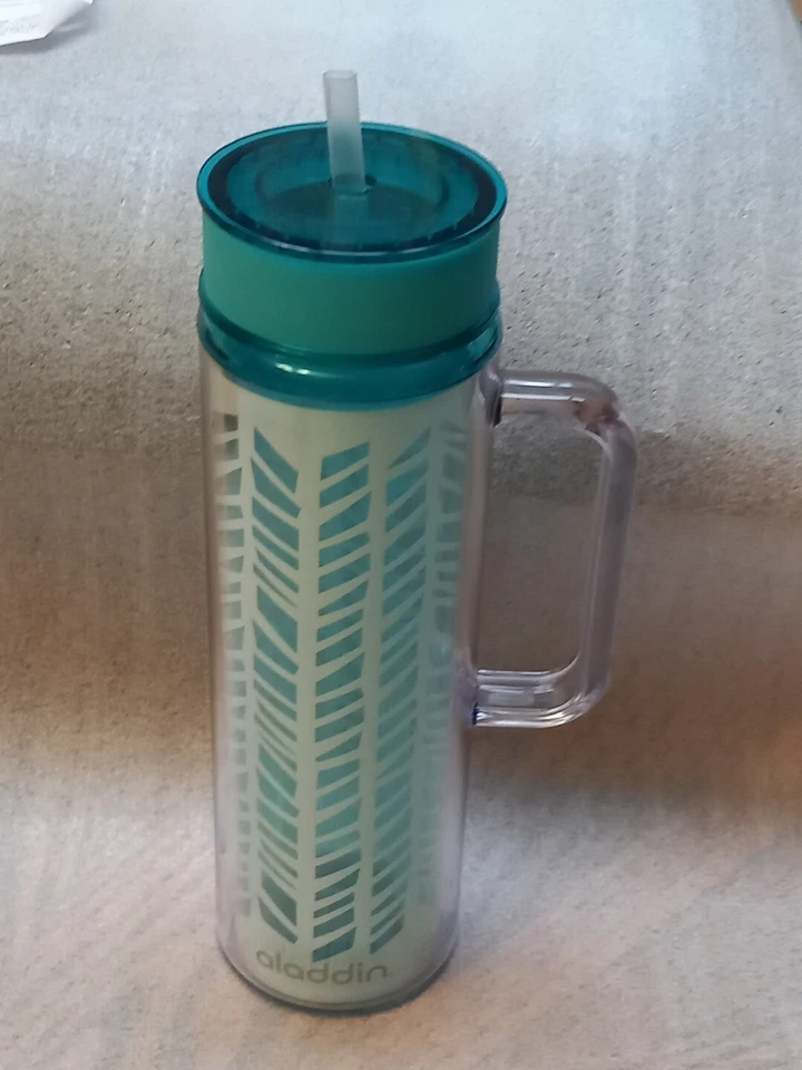 Botella de agua Aladdin 20 oz con verde pajita EC Foto 2 de 4