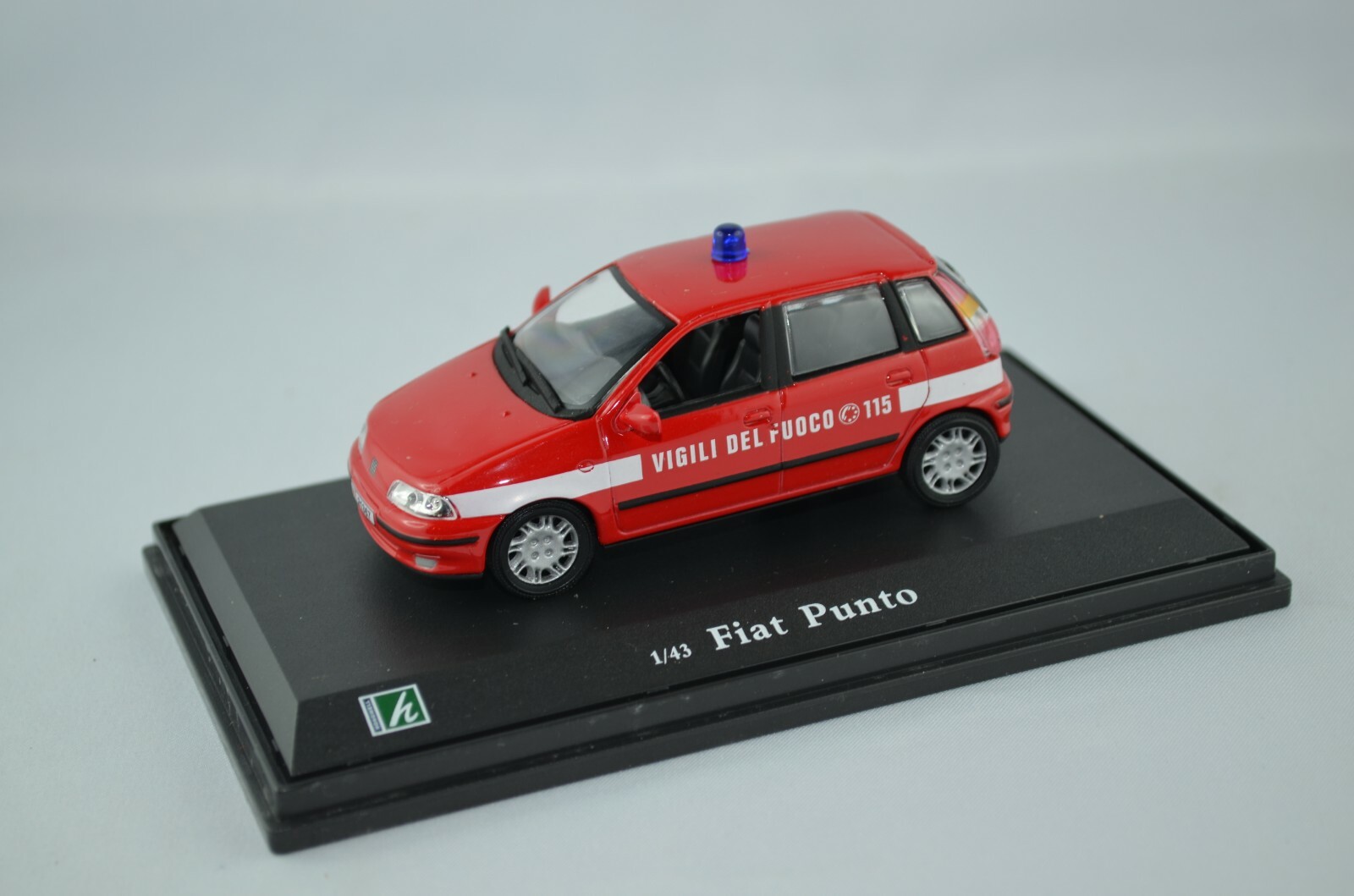 FIAT PUNTO POMPIERS souvenir d'Italie Vigili del Fuoco Oliex 1/43
