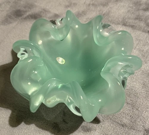 Vintage Murano Style Mint Green Opalescent Art Glass Bowl – Ruffled Edge