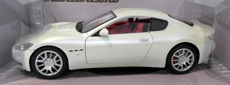 Mondo 1/18 Scale Diecast - 500413 Maserati Gran Turismo - White - Image 2 of 4