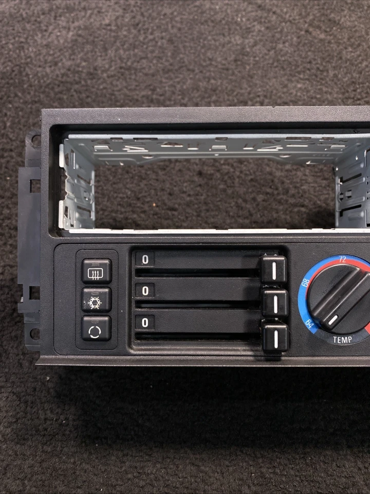 BMW E34 525i 1989-1995 climatizador delantero climatizador con bisel de radio OEM 65811384121 Foto 4 de 4