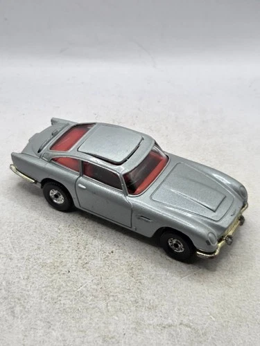 Vintage Corgi - 270 James Bond Aston Martin DB5 - Silver version - PLEASE READ