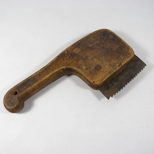 ANTIQUE VINTAGE WOOD AND IRON CARPENTER BUCKLE SAW SAW W034