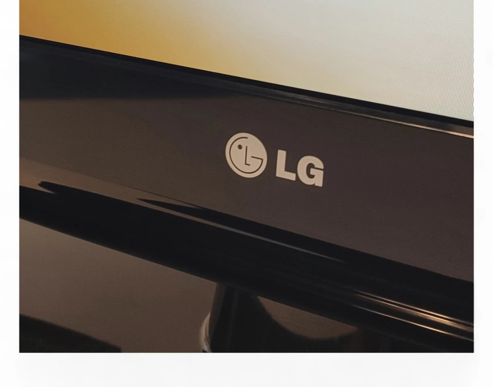 LG 37 Zoll (94 cm) Full HD LCD TV DVB-C DVB-T HDMI CI+ - Bild 4 von 4