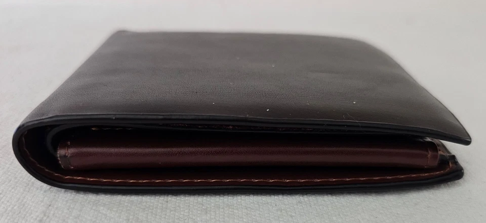 Cartera para hombre Montblanc de cuero marrón doble pliegue Foto 4 de 4