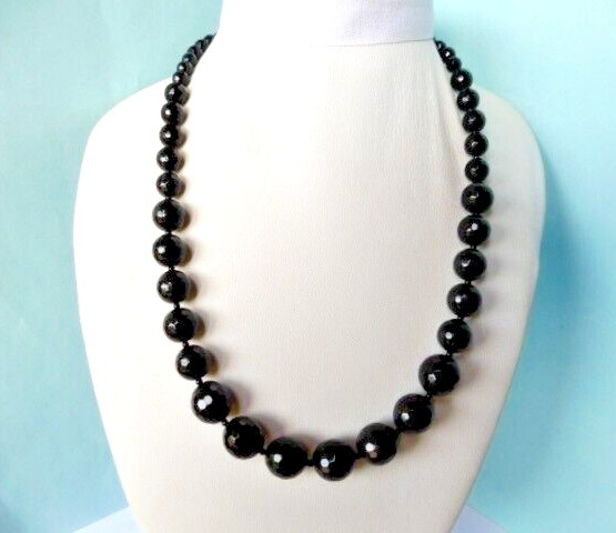 Collier en Spinelle noire facettée 46cm 215.Cts avec fermoir argent massif